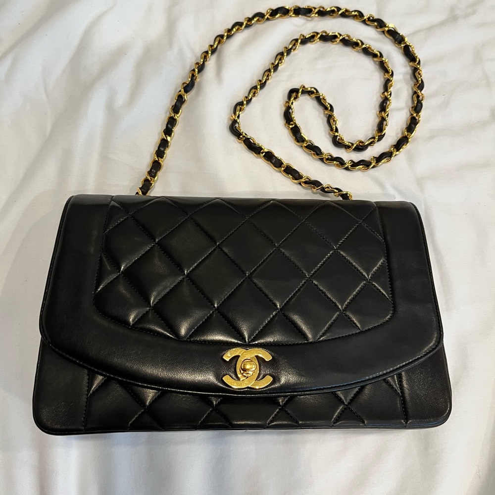 Vintage Chanel Diana (Medium)